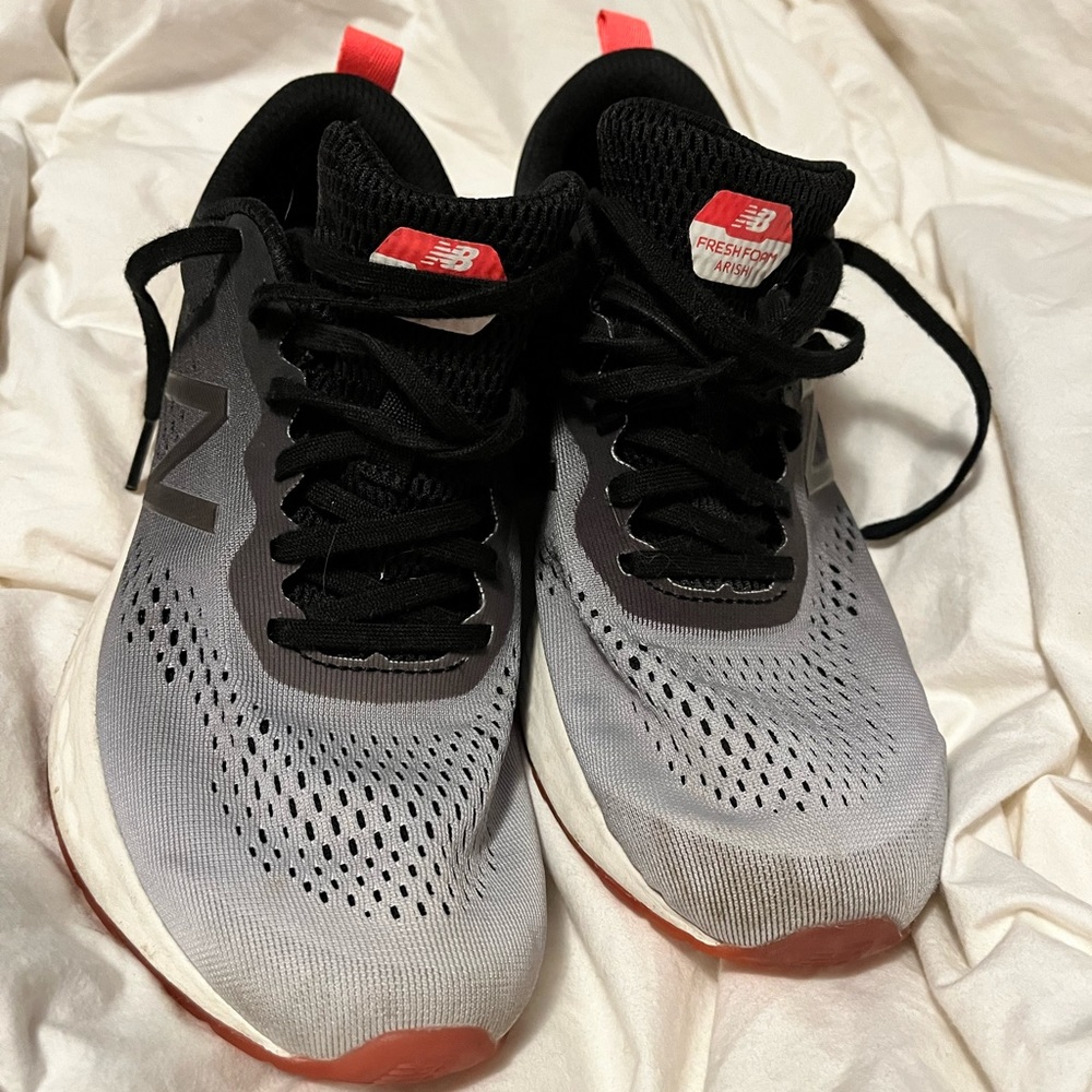 Like new, barely used New Balance running shoe, *BOX INCLUDED*